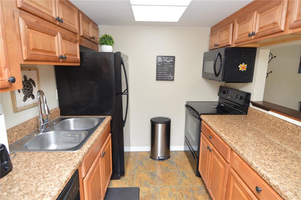 12760 Indian Rocks Road, Unit 1030 (FURNISHED) Largo, FL 33774 - Photo 7 of 83