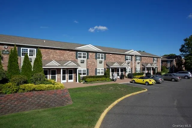 $2,790 | 122 Easy Street, Unit 122E, Sayville, NY 11782