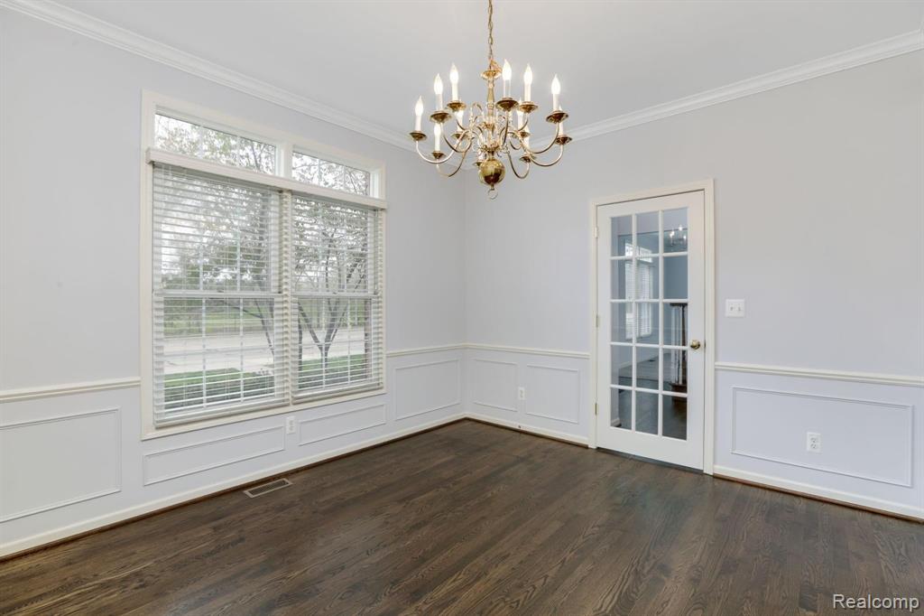 1110 Vernier Road Grosse Pointe Woods, MI 48236 - Photo 11 of 33