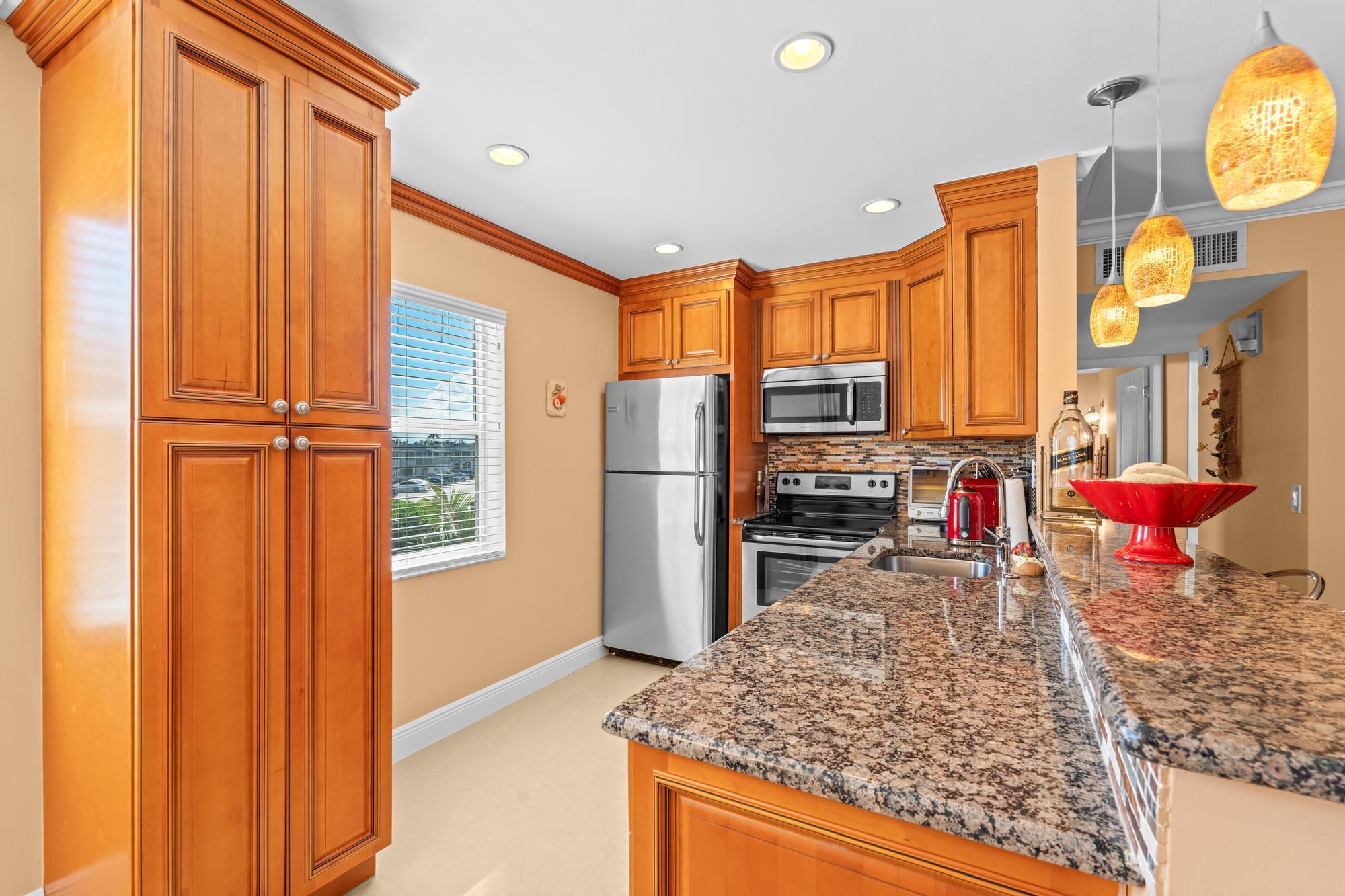 480 Flanders I Delray Beach, FL 33484 - Photo 8 of 44 A7402263-2