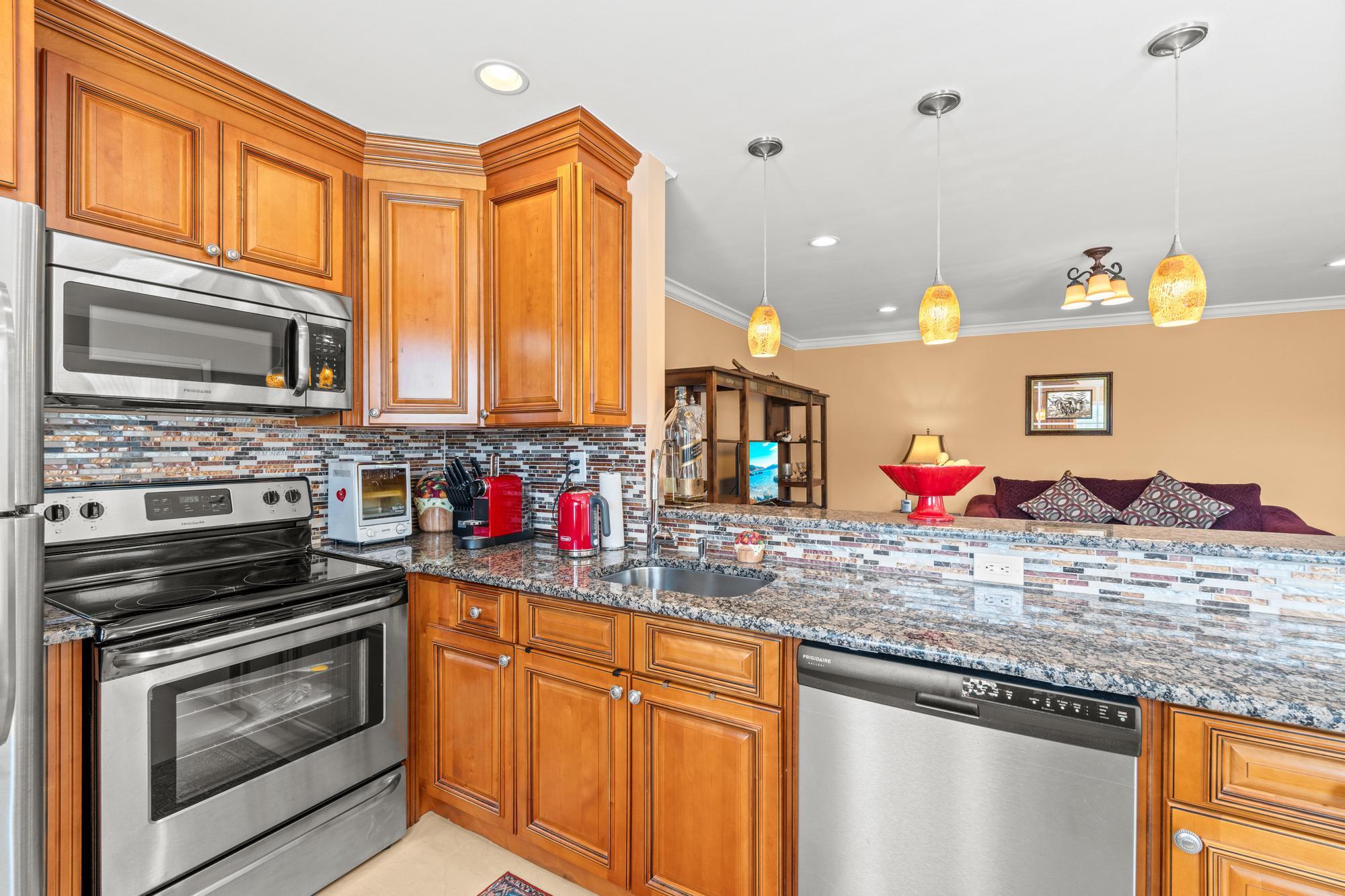 480 Flanders I Delray Beach, FL 33484 - Photo 9 of 44 A7402281-2