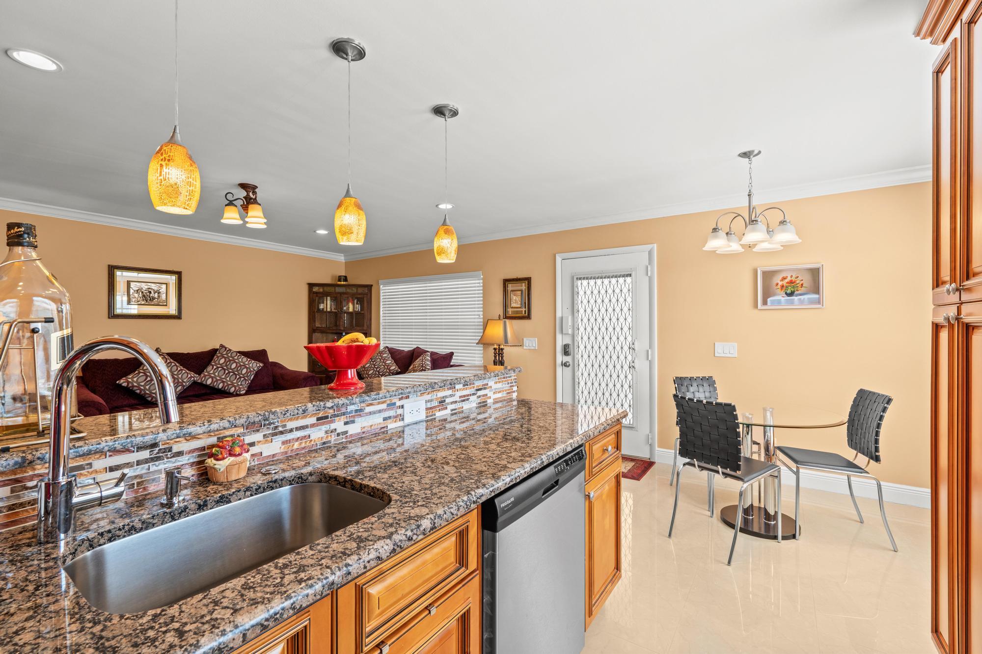 480 Flanders I Delray Beach, FL 33484 - Photo 10 of 44 A7402284-2