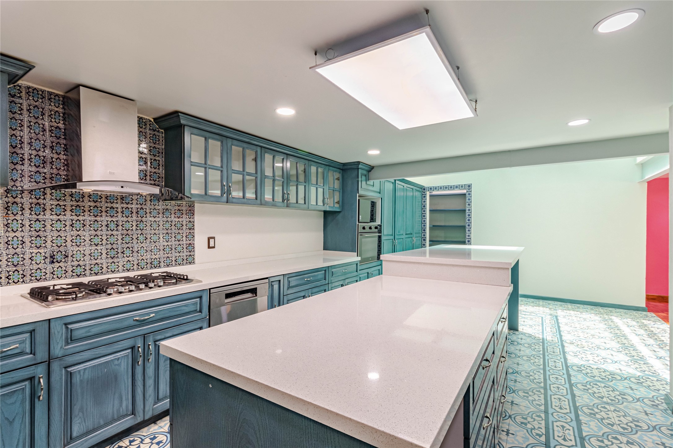 10 Cerrada Loma Nevada Remsenburg, NV 11960 - Photo 4 of 50 a kitchen with a stove and a kitchen island