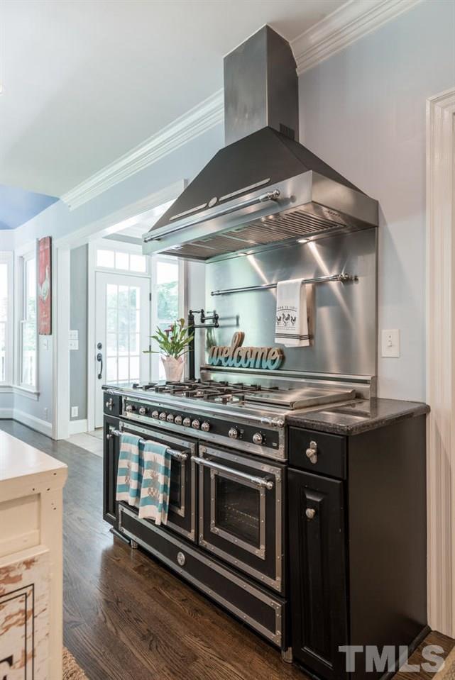 4407 White Chapel Way Raleigh, NC 27615 - Photo 9 of 25 Bertazzoni 6 burner stove with griddle