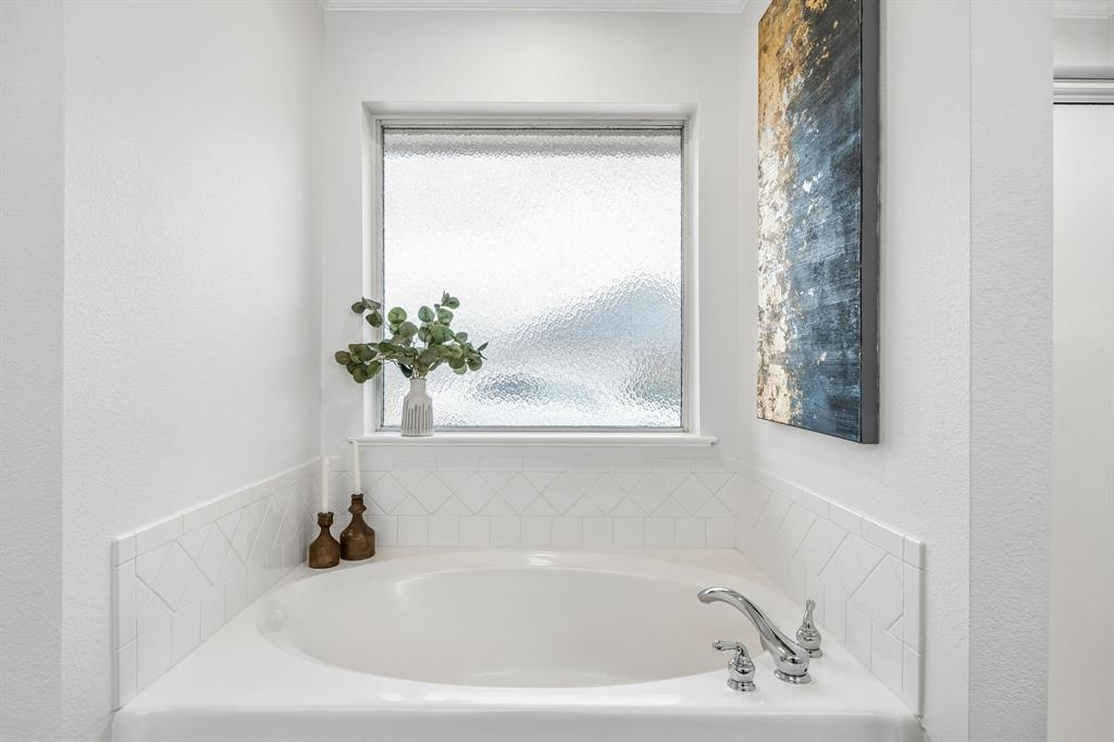 11090 Prairie Lakes Lane Forney, TX 75126 - Photo 19 of 40 a white bath tub sitting next to a window