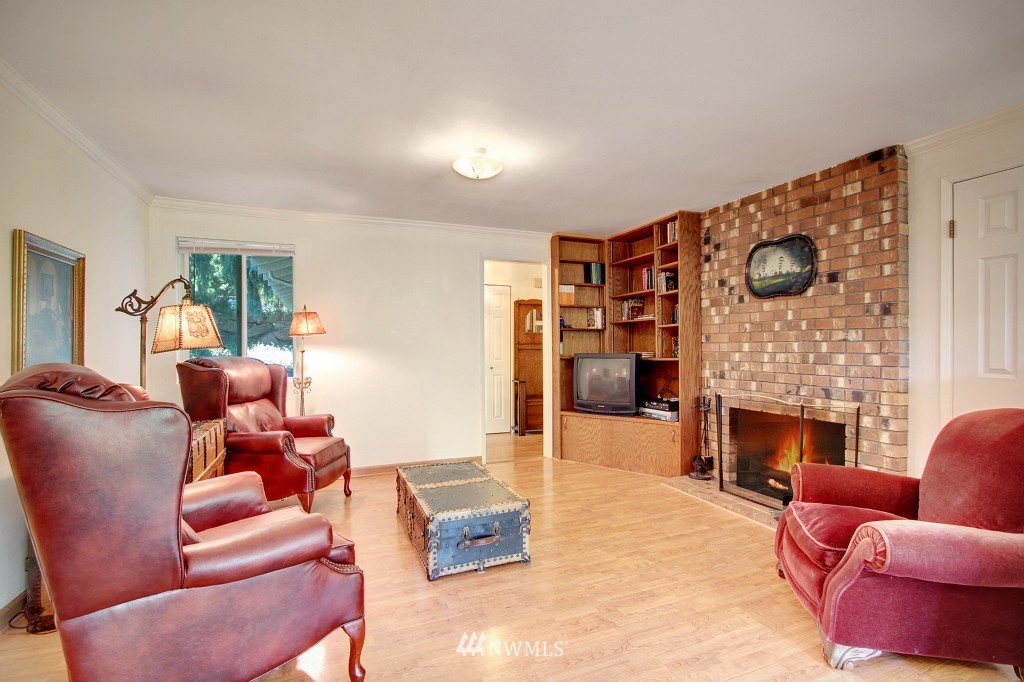 1113 200th Place Southeast Bothell, WA 98012 - Photo 2 of 17 Gallery Image 2