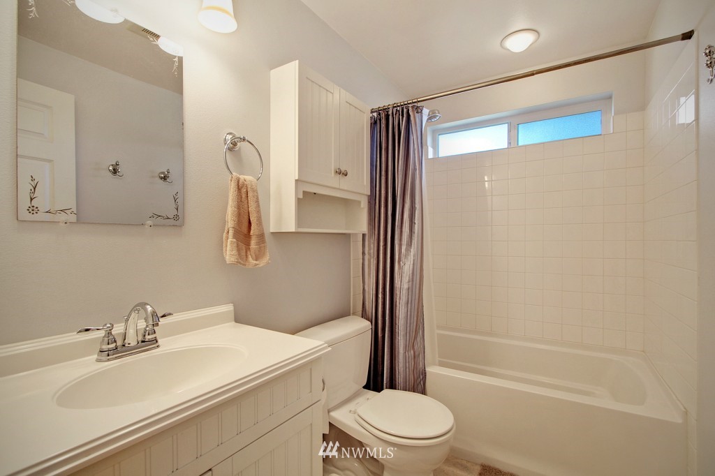 1113 200th Place Southeast Bothell, WA 98012 - Photo 14 of 17 Gallery Image 14