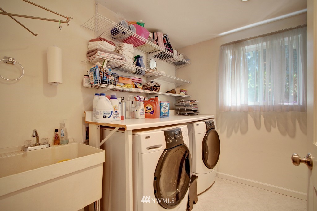 1113 200th Place Southeast Bothell, WA 98012 - Photo 16 of 17 Gallery Image 16