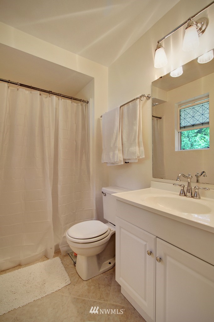 1113 200th Place Southeast Bothell, WA 98012 - Photo 8 of 17 Gallery Image 8