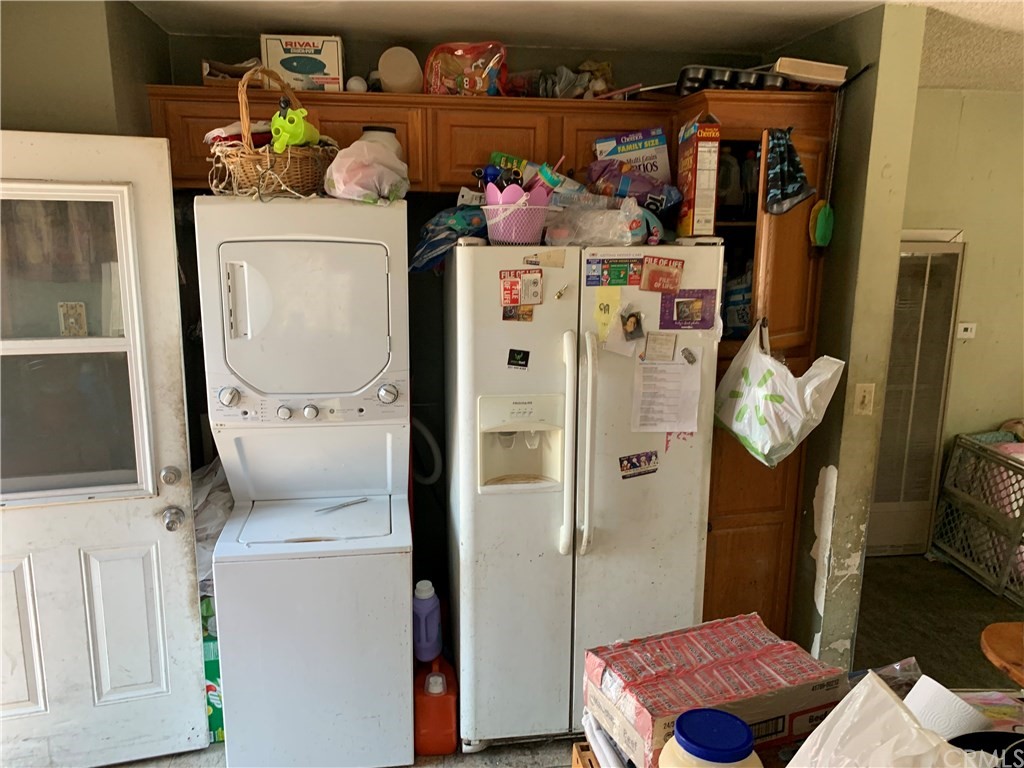 7771 Philbin Avenue Riverside, CA 92503 - Photo 16 of 30 a utility room with dryer and washer