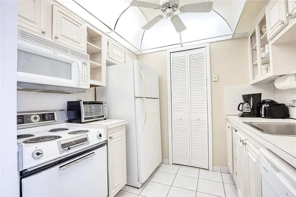 $2,700 | 111 Briny Avenue, Unit 2312, Pompano Beach, FL 33062