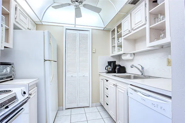 $2,700 | 111 Briny Avenue, Unit 2312, Pompano Beach, FL 33062