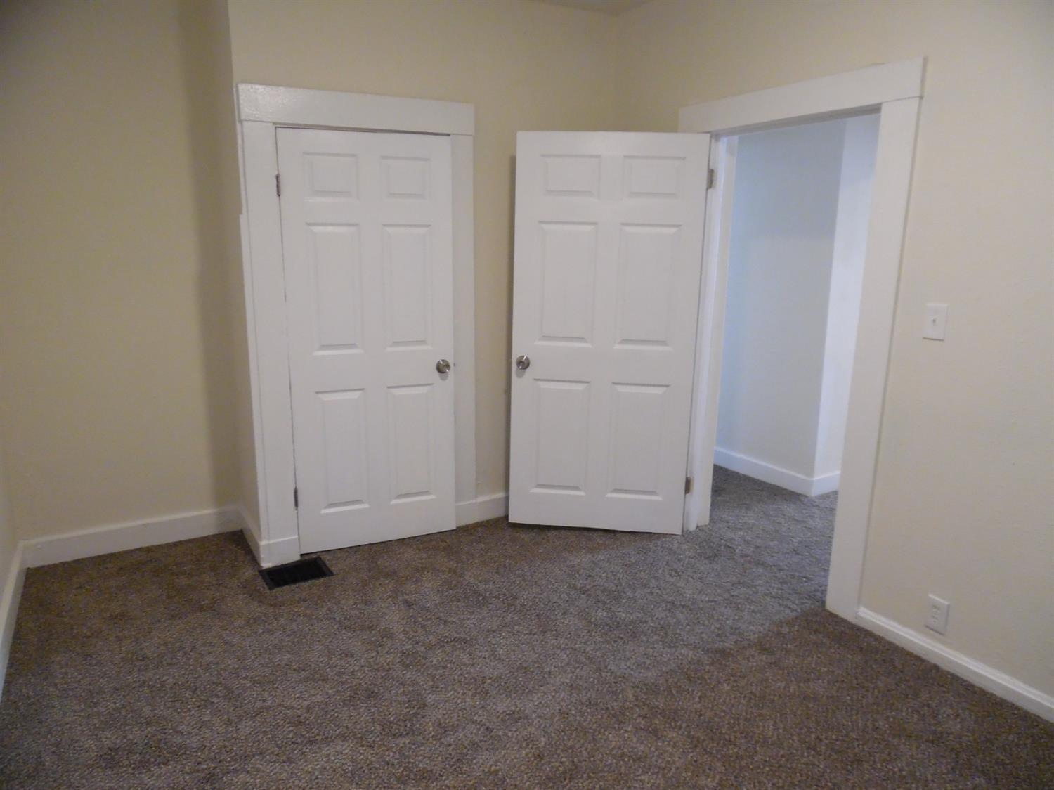 1205 Groesbeck Road Cincinnati, OH 45224 - Photo 17 of 22 Gallery Image 17