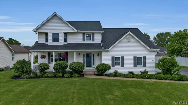 $589,900 | 8892 Michael Douglas Drive, Clarence, NY 14032