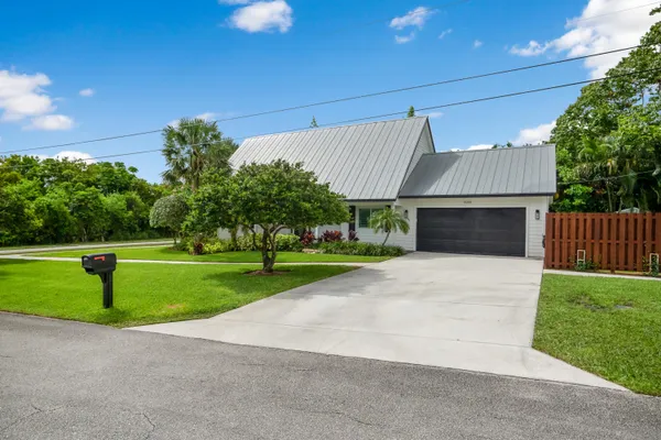 $765,000 | 9200 Southeast Olympus Street, Hobe Sound, FL 33455