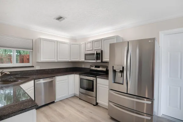 $765,000 | 9200 Southeast Olympus Street, Hobe Sound, FL 33455