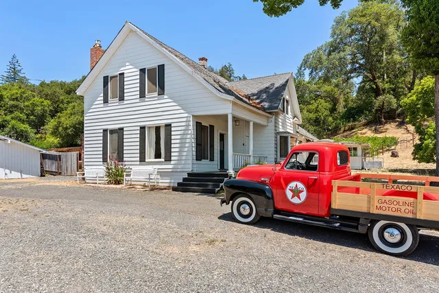 $1,970,000 | 995 Dry Creek Road, Healdsburg, CA 95448