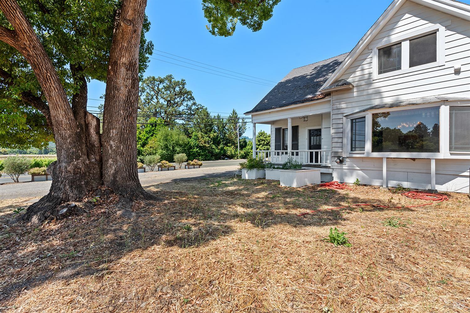 995 Dry Creek Road Healdsburg, CA 95448 - Photo 19 of 57 a front view of a house with a yard