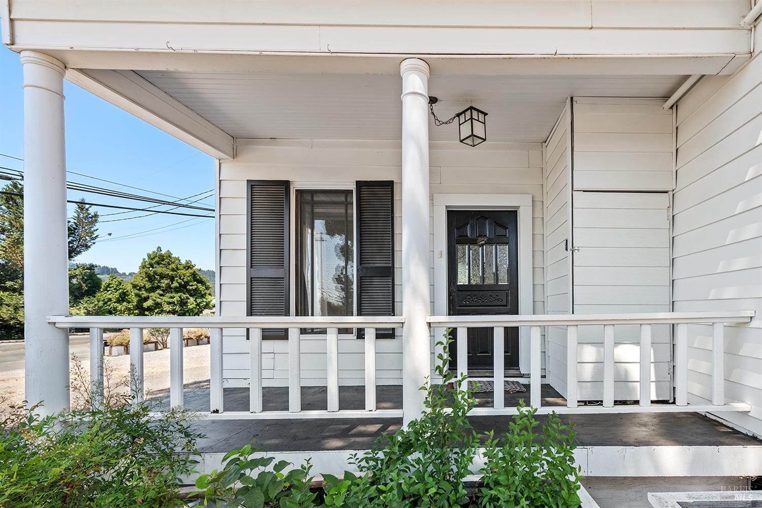995 Dry Creek Road Healdsburg, CA 95448 - Photo 23 of 57 front view of a house with a glass door