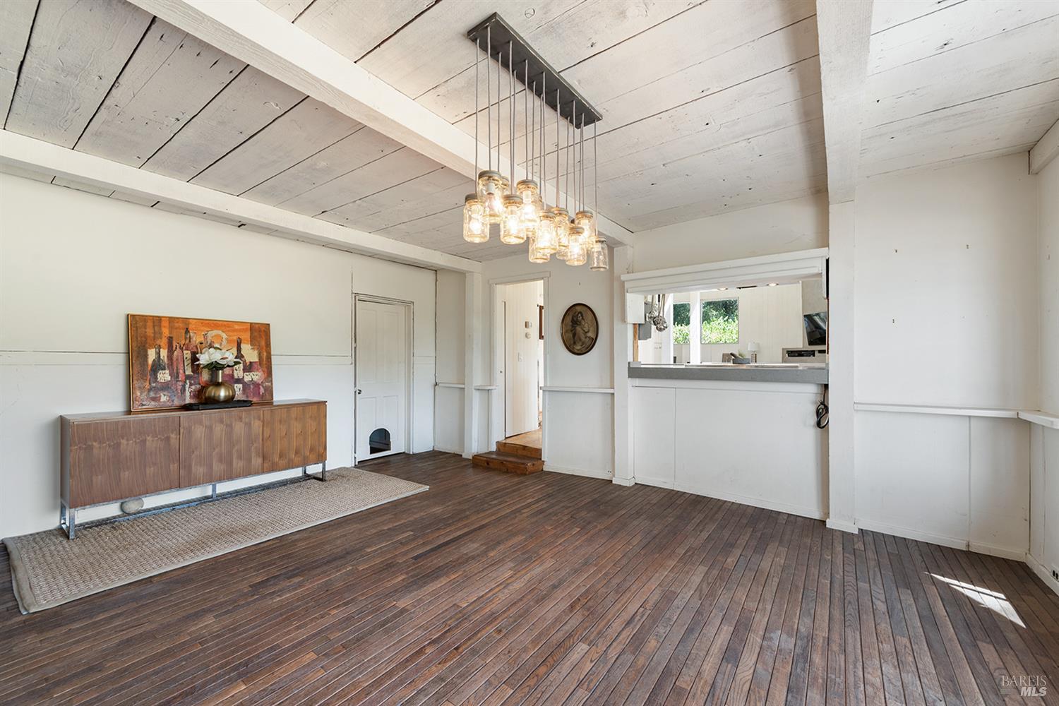 995 Dry Creek Road Healdsburg, CA 95448 - Photo 28 of 57 a view of a room with wooden floor and window