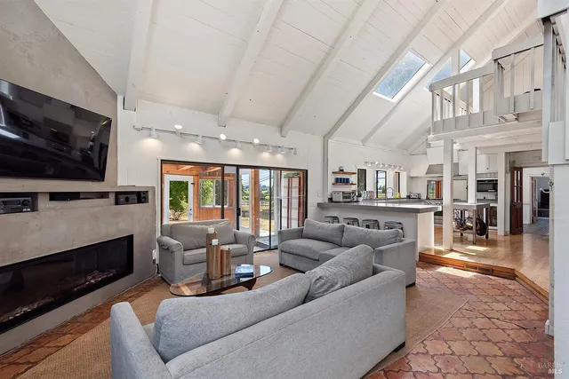 $1,970,000 | 995 Dry Creek Road, Healdsburg, CA 95448