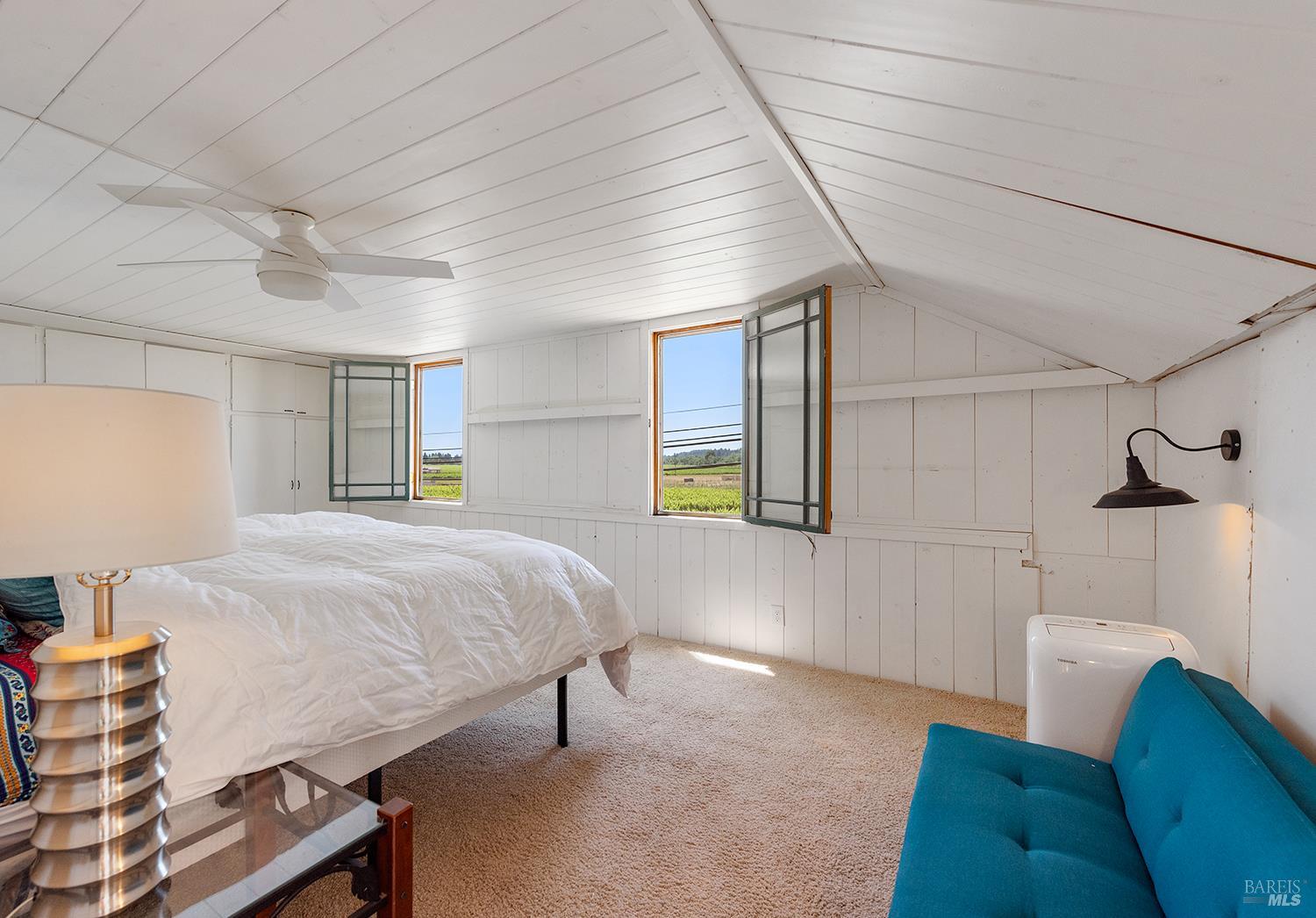 995 Dry Creek Road Healdsburg, CA 95448 - Photo 38 of 57 a bed room with a bed and a couch