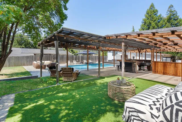 $1,970,000 | 995 Dry Creek Road, Healdsburg, CA 95448