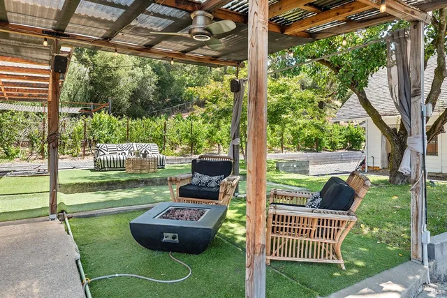 $1,970,000 | 995 Dry Creek Road, Healdsburg, CA 95448