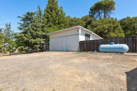 $1,970,000 | 995 Dry Creek Road, Healdsburg, CA 95448