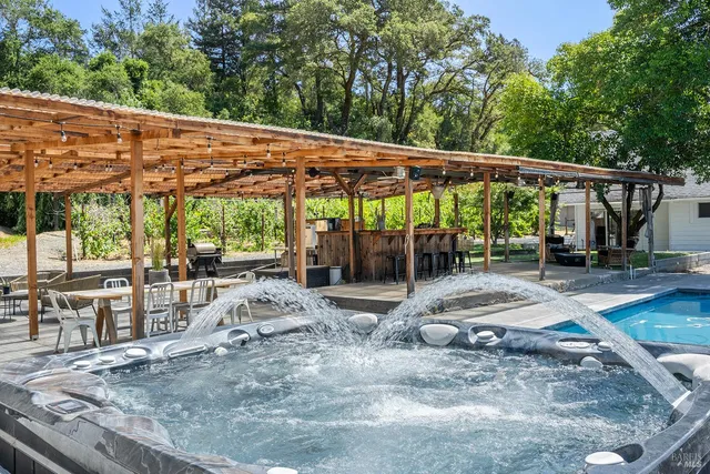 $1,970,000 | 995 Dry Creek Road, Healdsburg, CA 95448