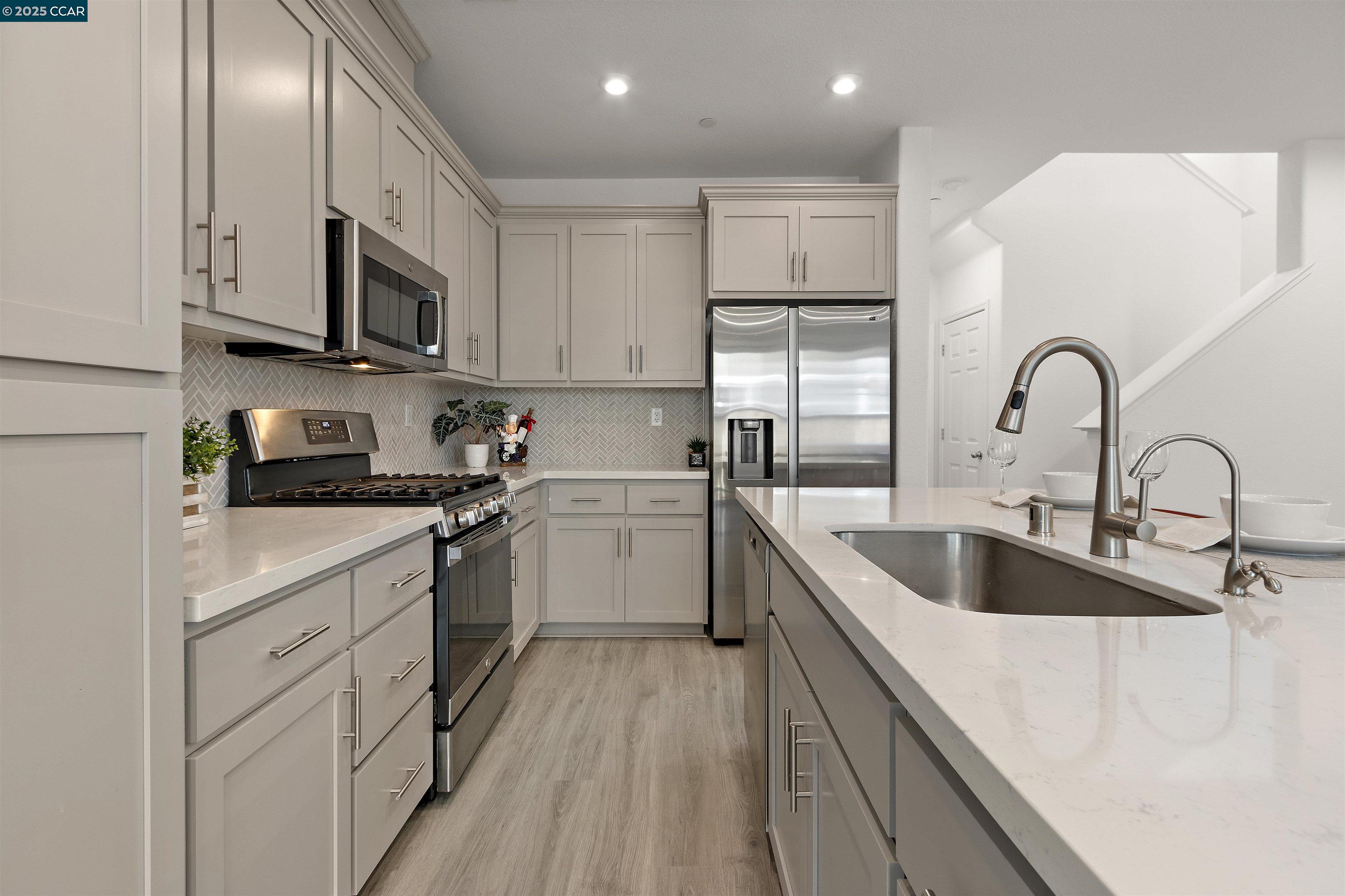 28 Springbrook Lane Pittsburg, CA 94565 - Photo 13 of 47