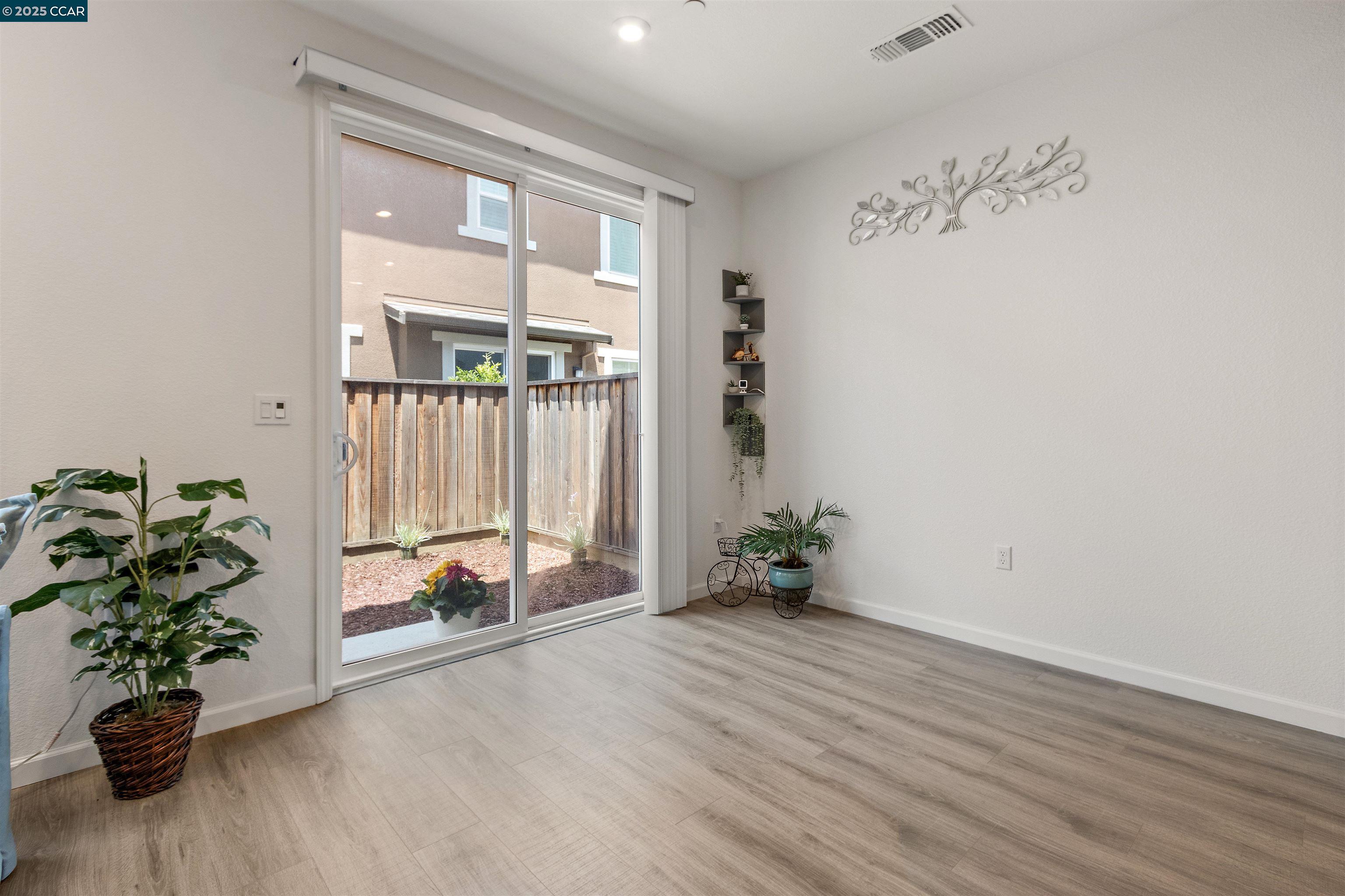 28 Springbrook Lane Pittsburg, CA 94565 - Photo 16 of 47