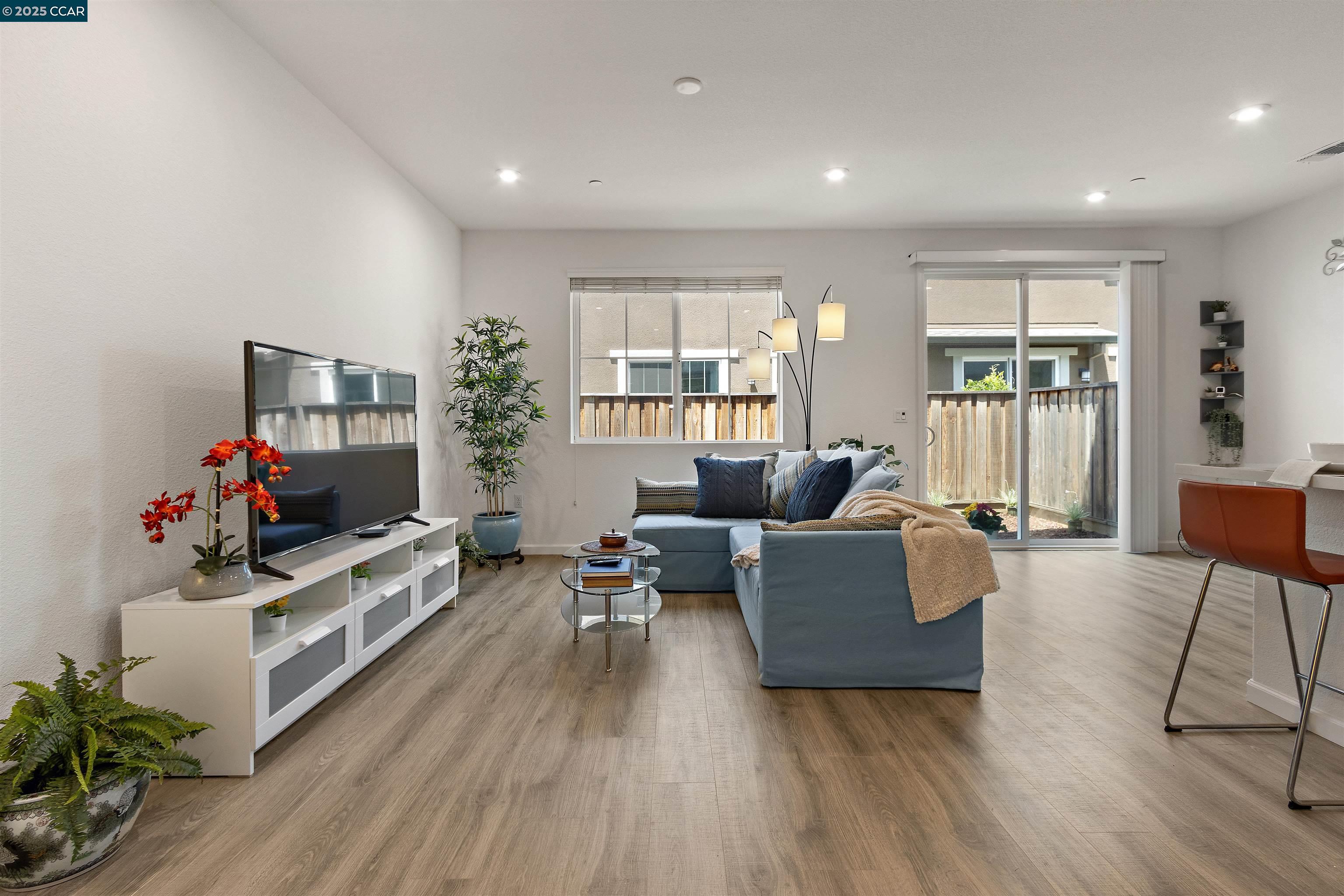 28 Springbrook Lane Pittsburg, CA 94565 - Photo 2 of 47