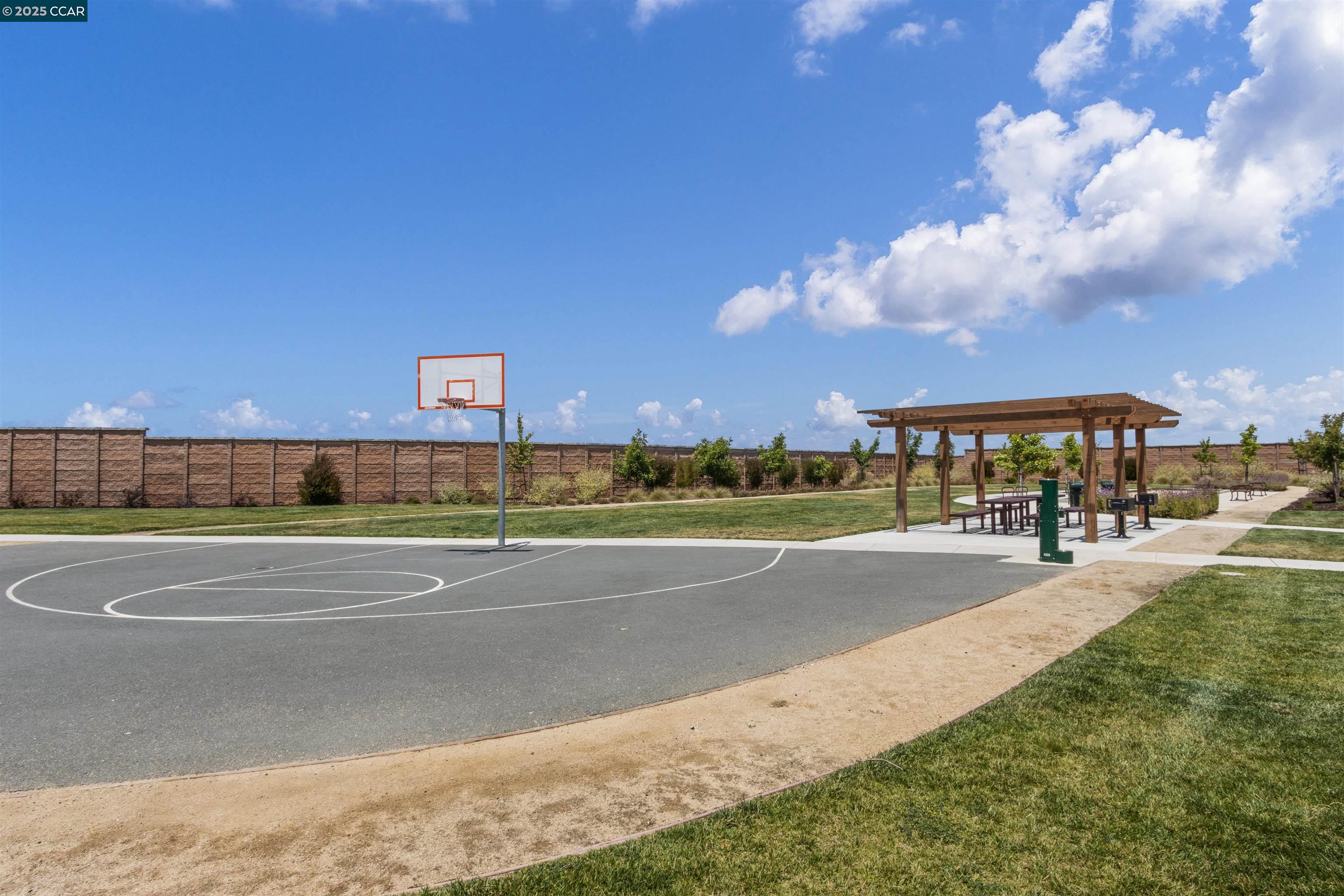 28 Springbrook Lane Pittsburg, CA 94565 - Photo 41 of 47