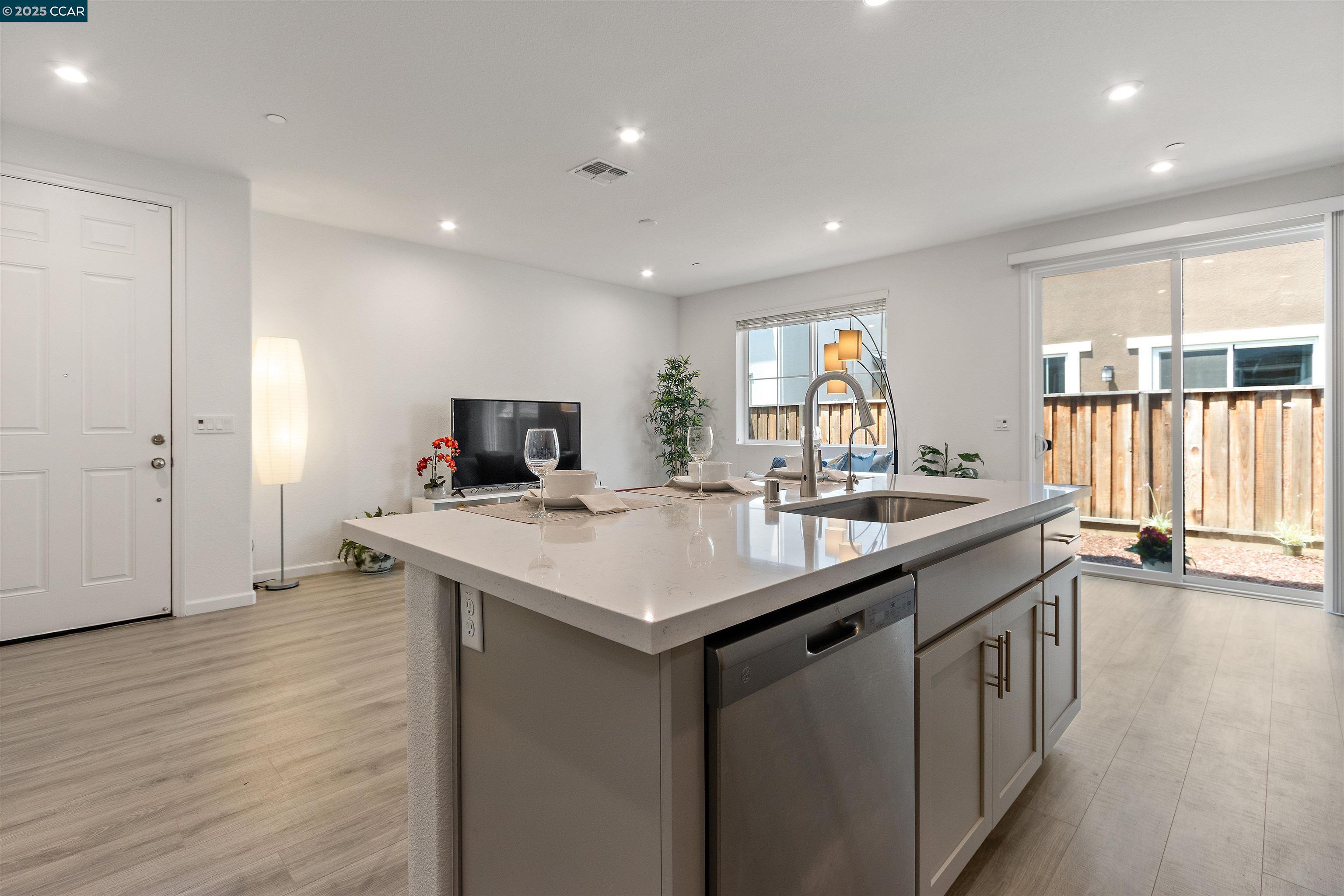 28 Springbrook Lane Pittsburg, CA 94565 - Photo 8 of 47