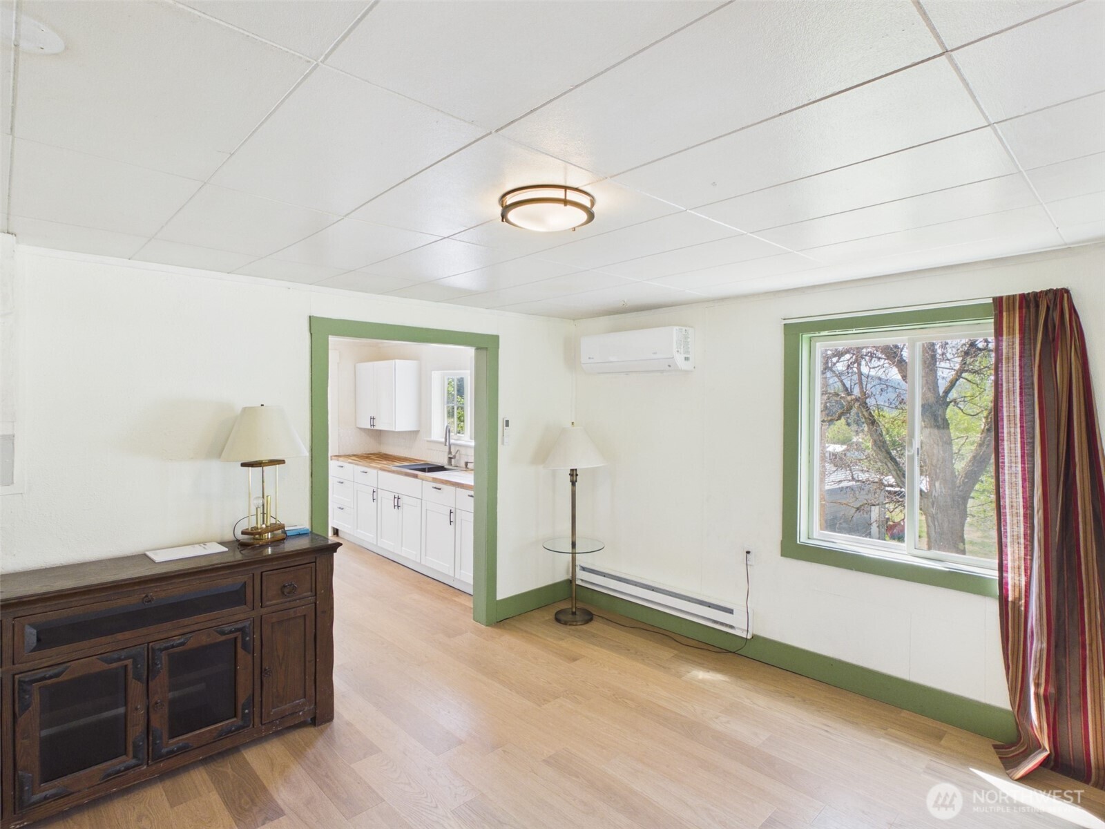50 Klondike Road Republic, WA 99166 - Photo 4 of 18 a view of a living room