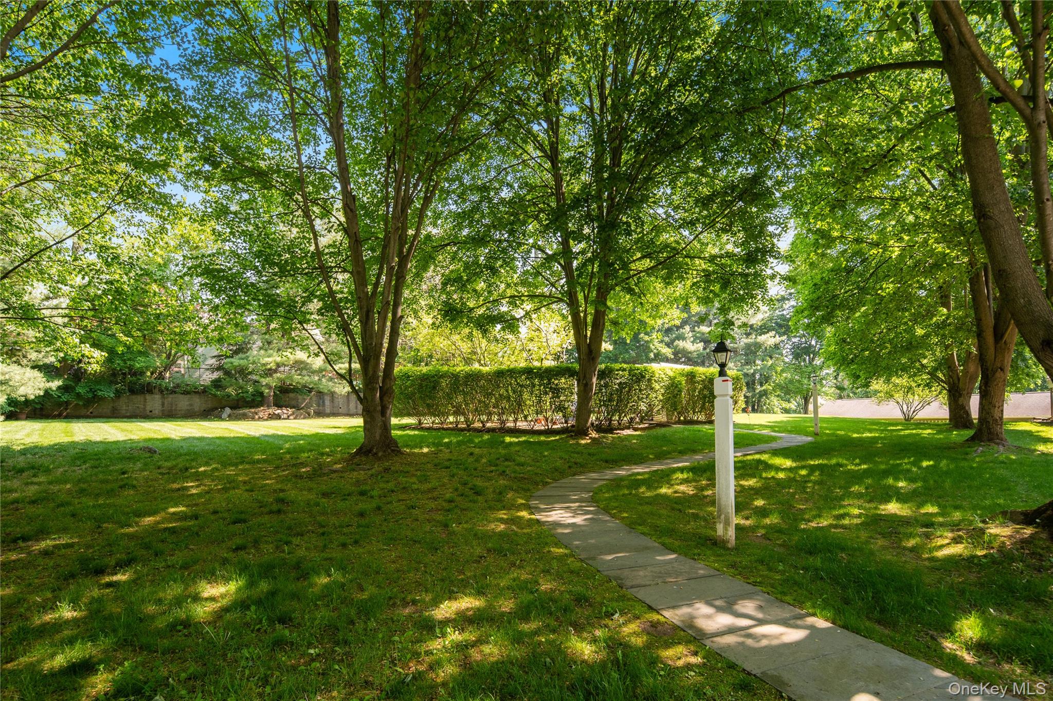 20 Whippoorwill Road East, Unit 2J Armonk, NY 10504 - Photo 18 of 27