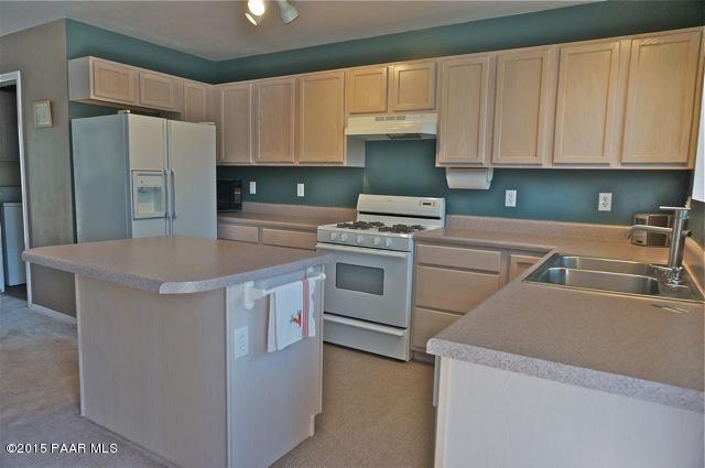 4683 South Juniper Loop Road Prescott, AZ 86303 - Photo 12 of 39 Kitchen