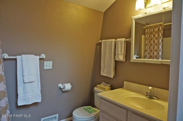 4683 South Juniper Loop Road Prescott, AZ 86303 - Photo 21 of 39 Bathroom