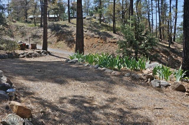4683 South Juniper Loop Road Prescott, AZ 86303 - Photo 9 of 39 entrance drive