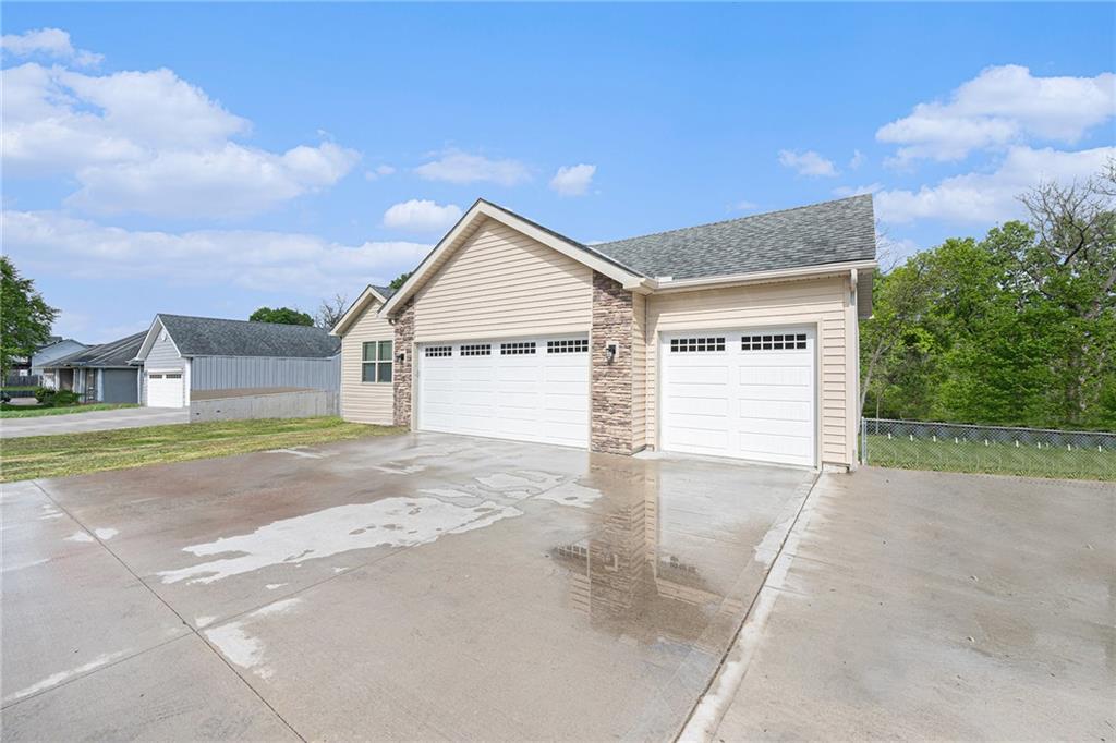 4845 Northeast Antioch Road Kansas City, MO 64119 - Photo 3 of 38