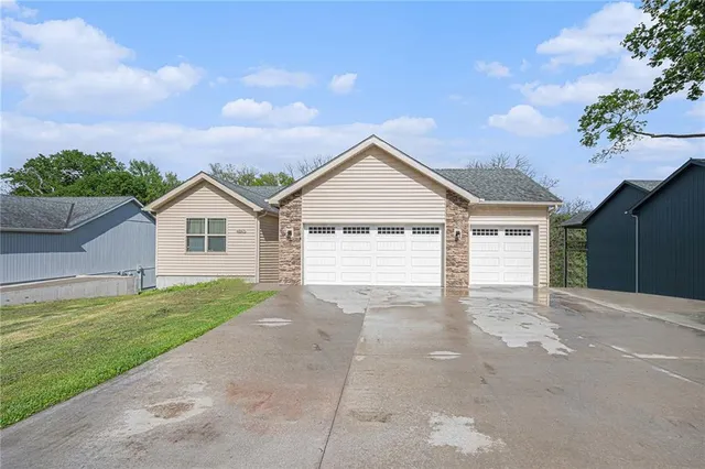 $394,999 | 4845 Northeast Antioch Road, Kansas City, MO 64119