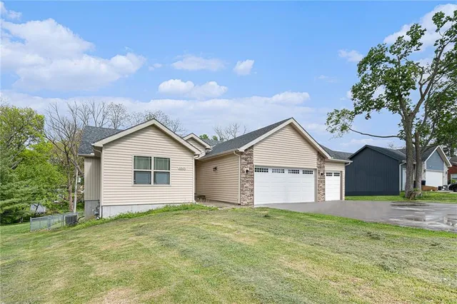 $394,999 | 4845 Northeast Antioch Road, Kansas City, MO 64119