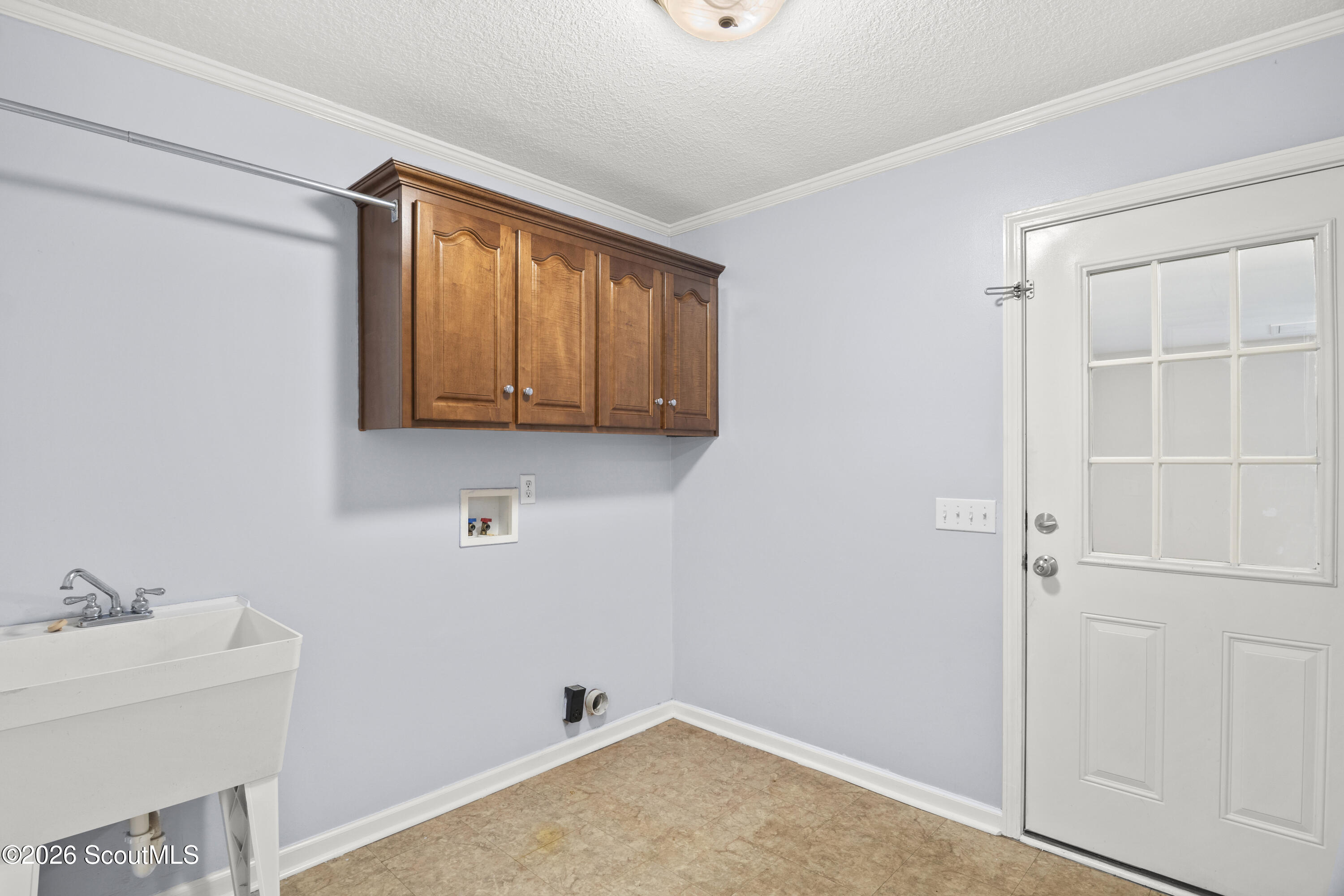 3122 Rhett Circle Patterson, GA 31557 - Photo 29 of 45 Laundry Room