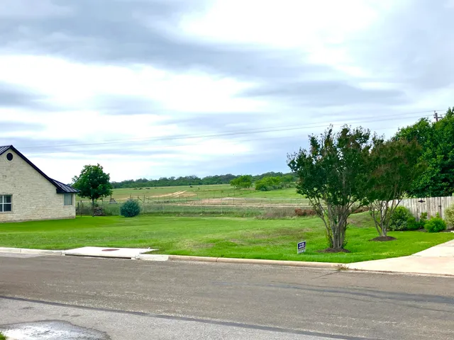 $389,900 | 127 Turkey Run, Meadowlakes, TX 78654