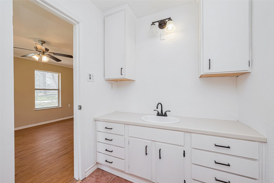 14 Veronica Lane Huntsville, TX 77340 - Photo 29 of 50 a bathroom with a sink a mirror and a vanity
