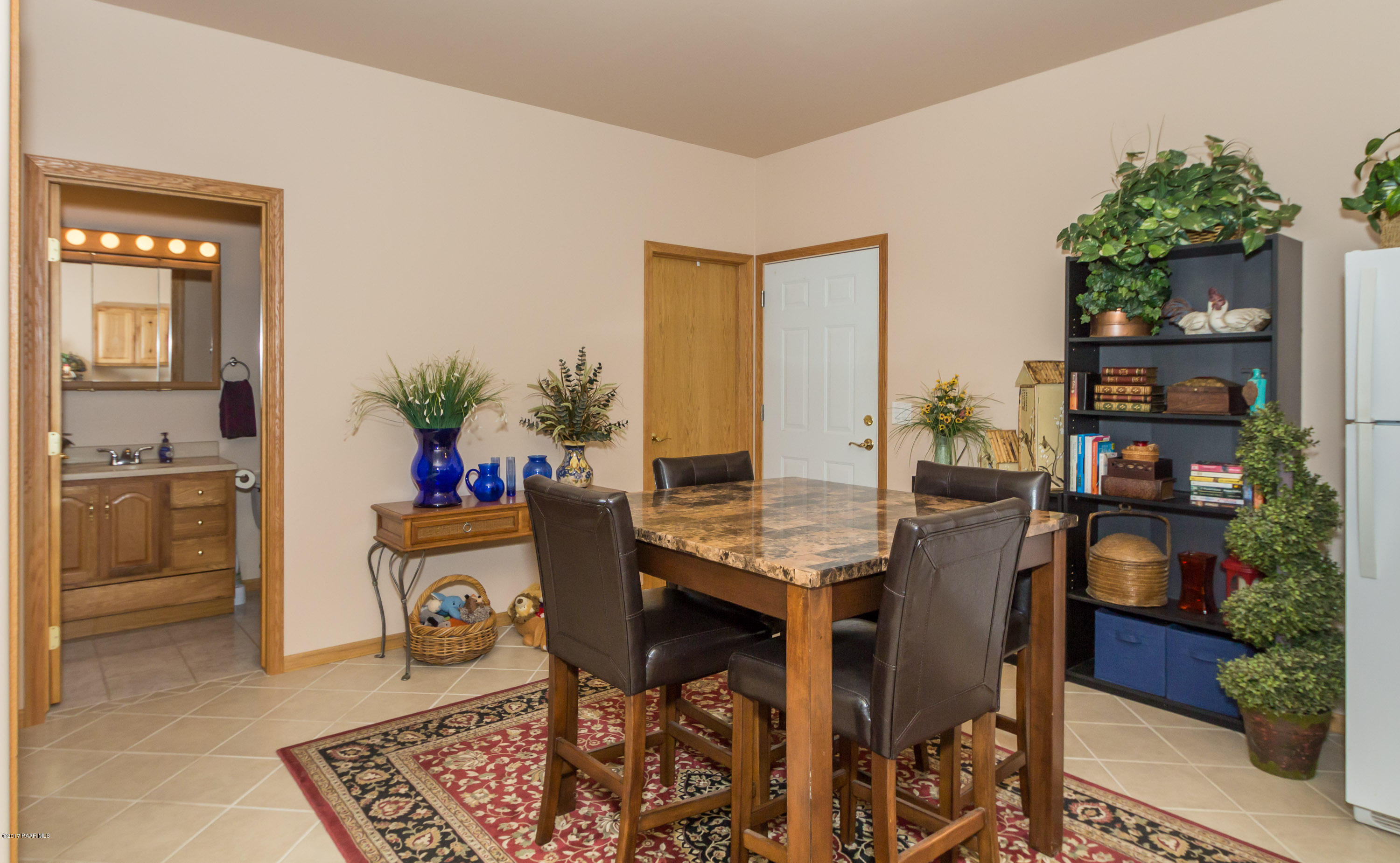 8000 Dillon Wash Road Prescott, AZ 86305 - Photo 19 of 23 a room with furniture and a potted plant