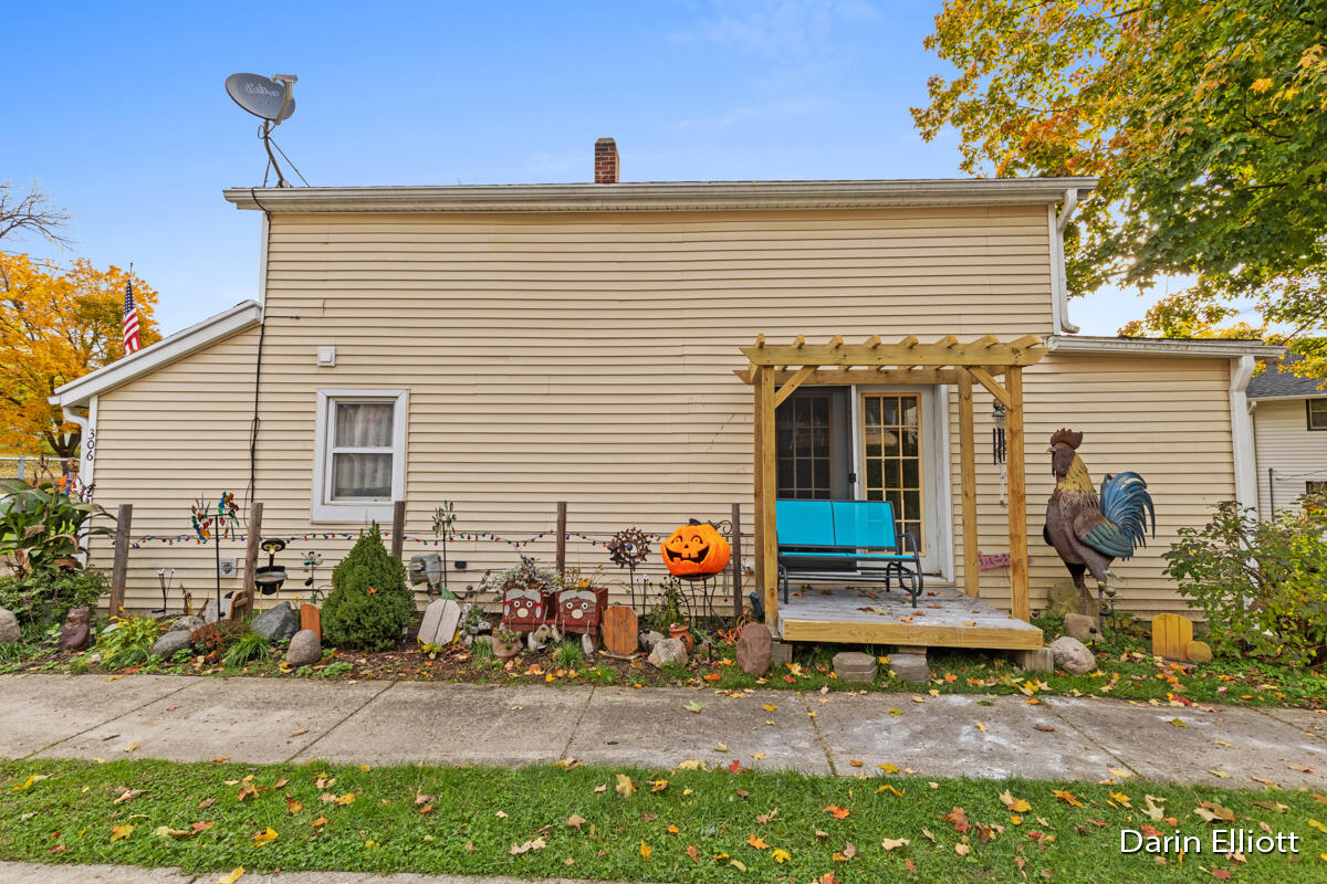 306 Rice Street Ionia, MI 48846 - Photo 4 of 40 IMG_1001 (1)