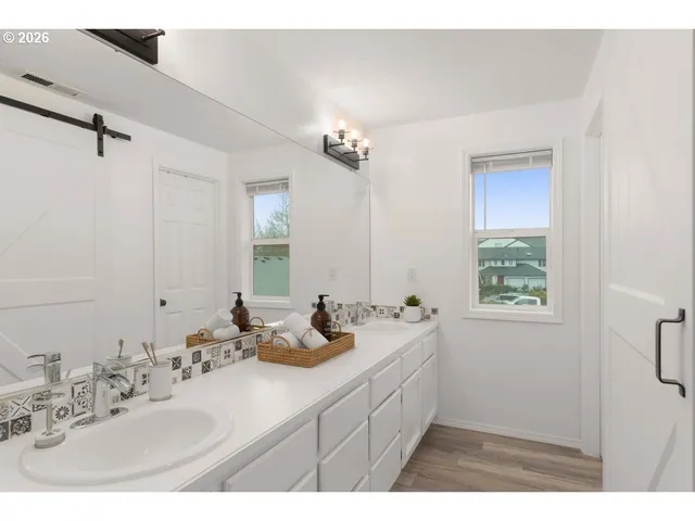 $575,000 | 806 Southeast 73rd Avenue, Hillsboro, OR 97123