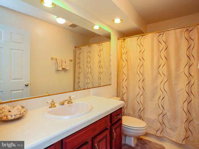 3842 Inverness Road Fairfax, VA 22033 - Photo 14 of 30 Bath